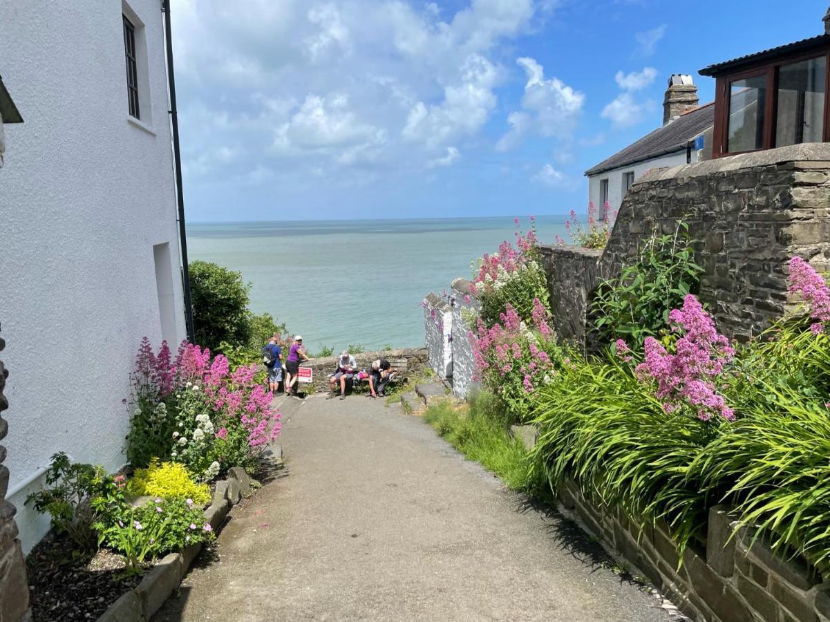 Entire Cozy Chalet In Bideford Bay Holiday Park Exterior foto